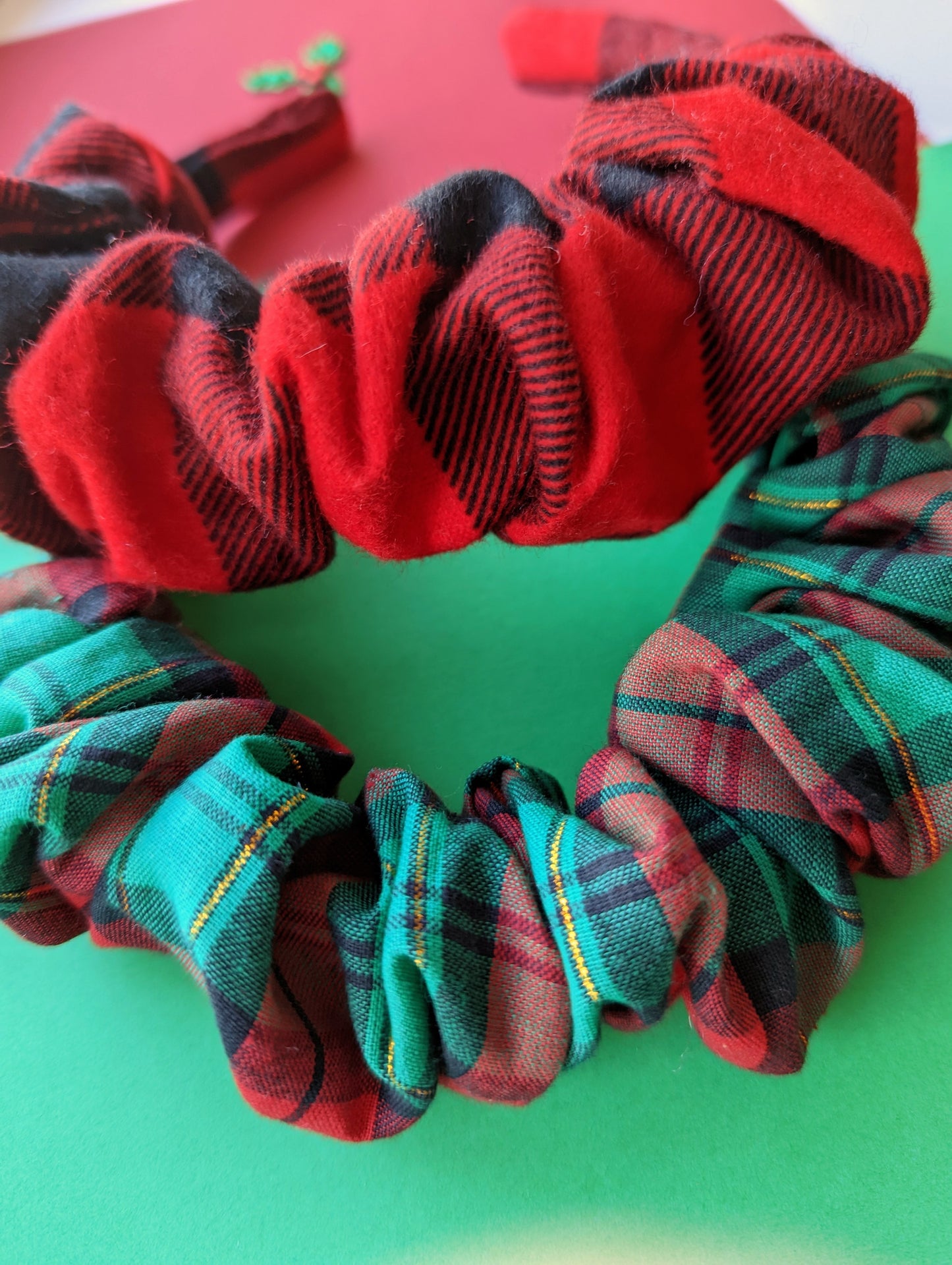 Festive Scrunchie Band