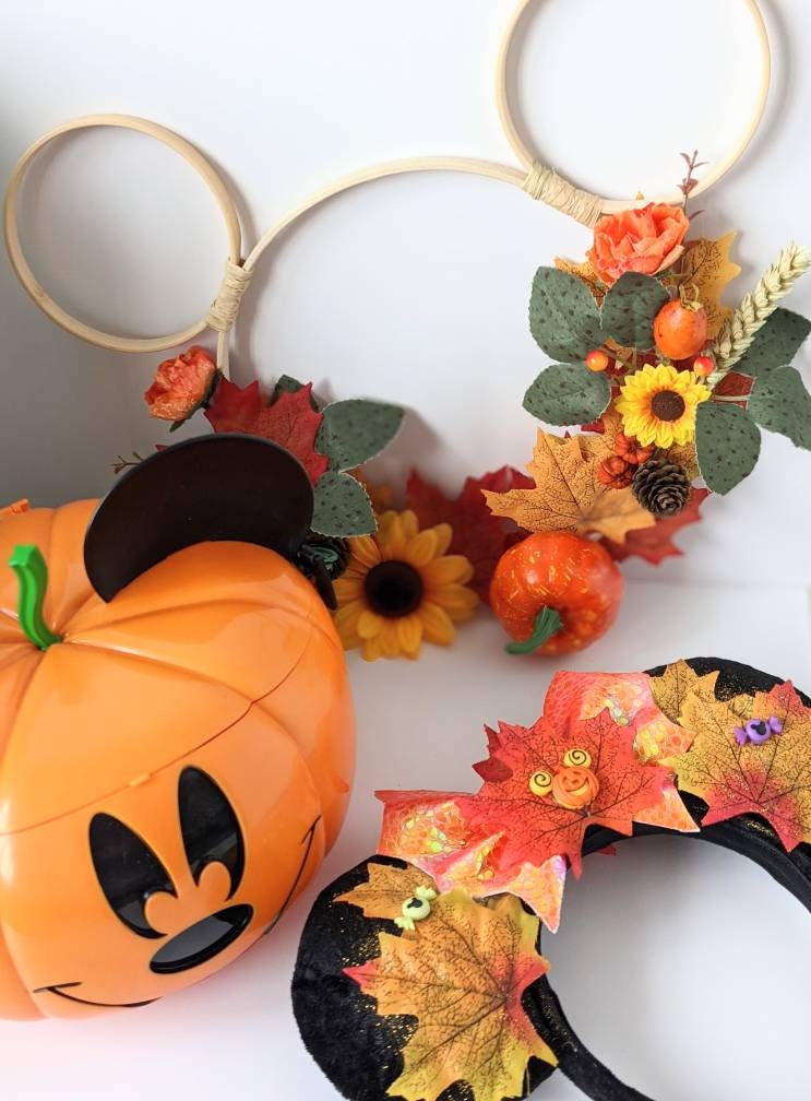 Small/medium Autumn Mickey Wall Hanging - 18cm, 20cm or 23cm diameter