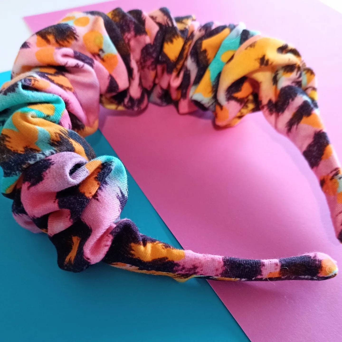 Bold Leopard Scrunchie Band